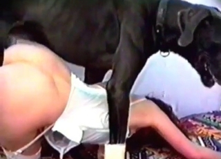 Gorgeous black beast fucking her wet cunt